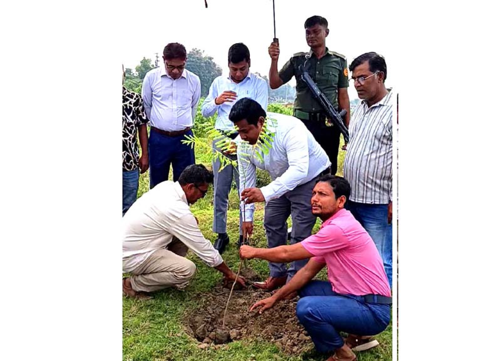 পরিবেশের ভারসাম্য রক্ষায় ১৫০ কৃষ্ণচূড়া বৃক্ষ রোপণ