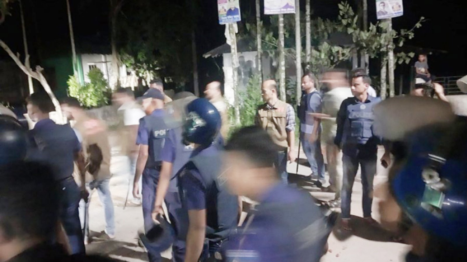 মাইকে ঘোষণা দিয়ে ছাত্রদলের ওপর আ.লীগের হামলা, মোটরসাইকেলে আগুন