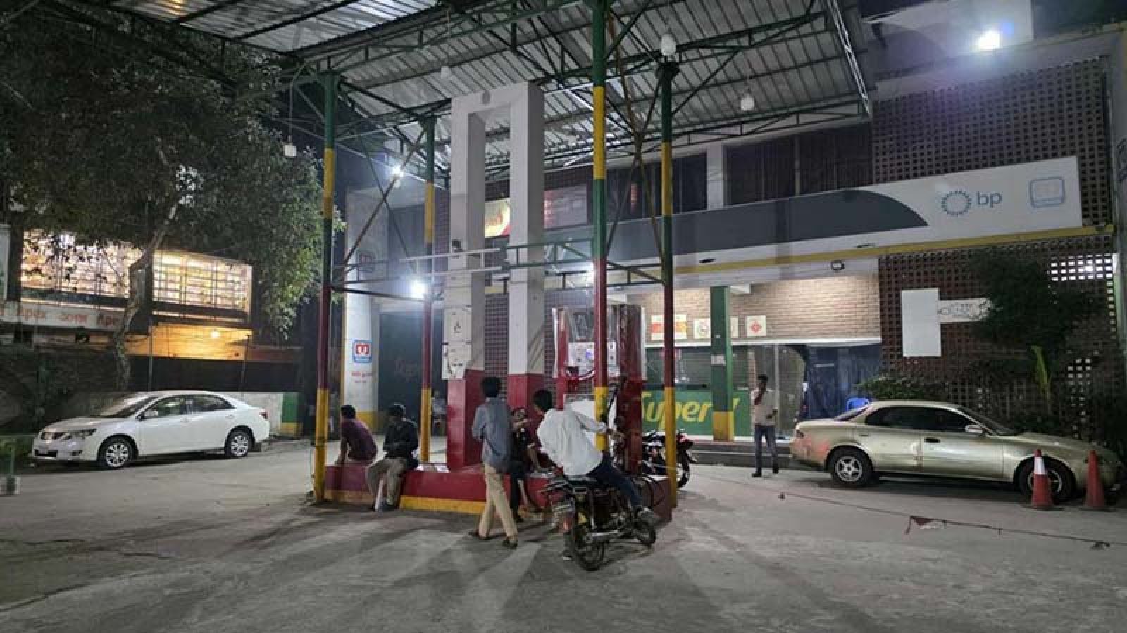 দেশের সমস্ত পেট্রোল পাম্প বন্ধ হয়ে যাওয়ার শঙ্কা
