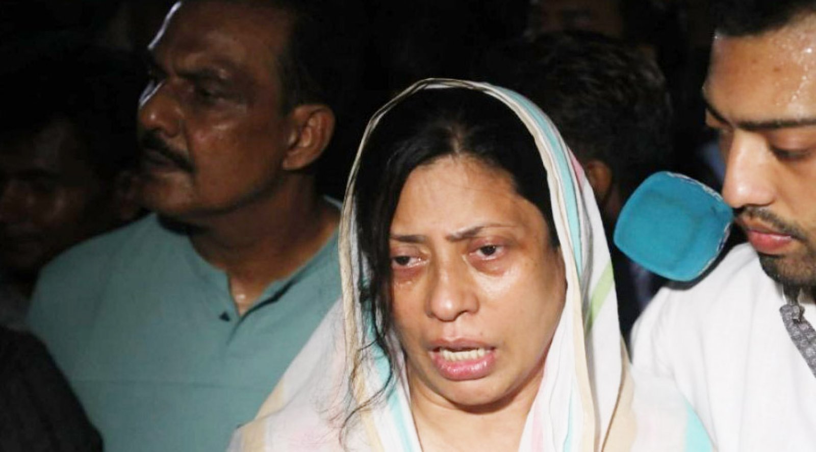 না তোলার অনুরোধ জানিয়ে কারিনার মা বললেন, ‘এগুলো ধর্মের পরিপন্থি’