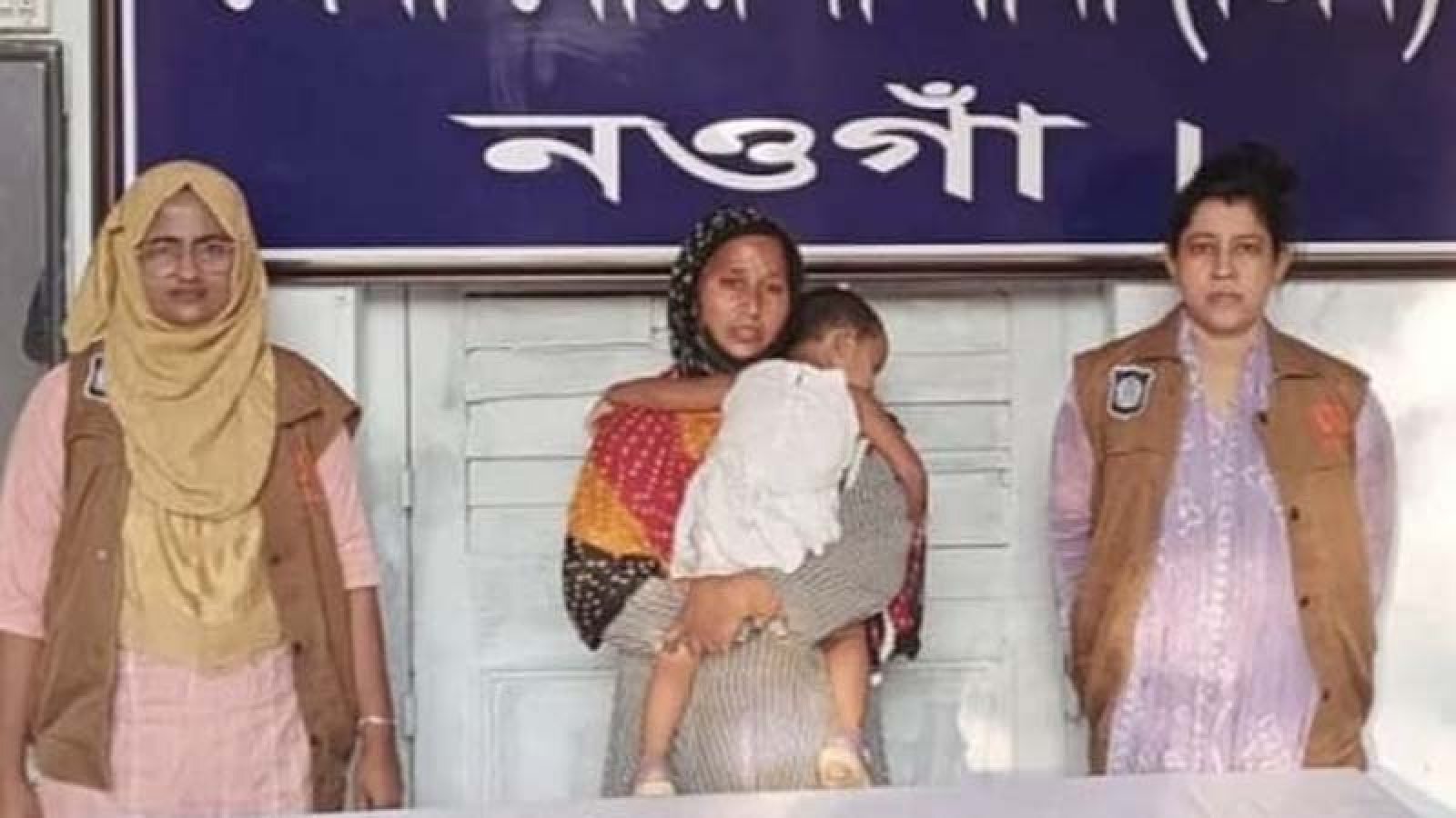 নওগাঁয় সাবেক অধ্যাপকের স্ত্রীকে অজ্ঞান করে হত্যা, স্বর্ণালংকার লুট: নারীসহ গ্রেপ্তার ২