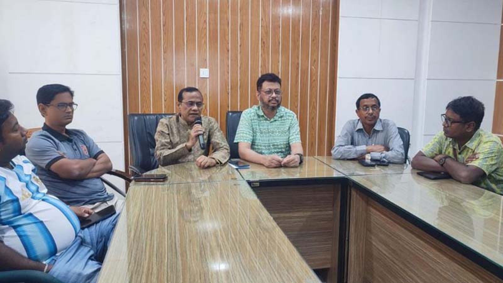 পাবনায় ১৬০০ ছাড়িয়েছে সমকামী, ১৬ জন এইডসে আক্রান্ত