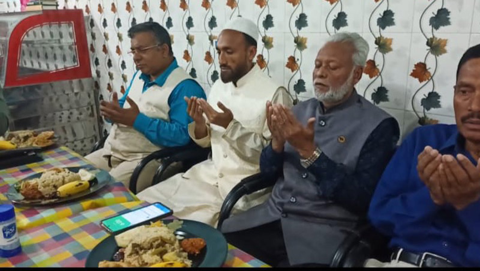 পার্বতীপুরে সাংবাদিকদের সম্মানে দোয়া ও ইফতার মাহফিল