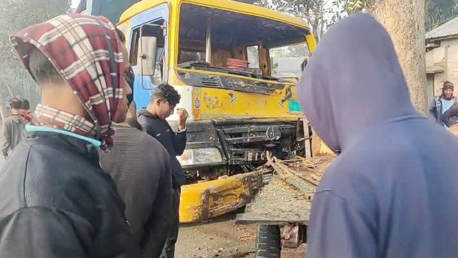 পুঠিয়ায় ট্রাক-ভটভটি সংঘর্ষে দুই ব্যবসায়ী নিহত