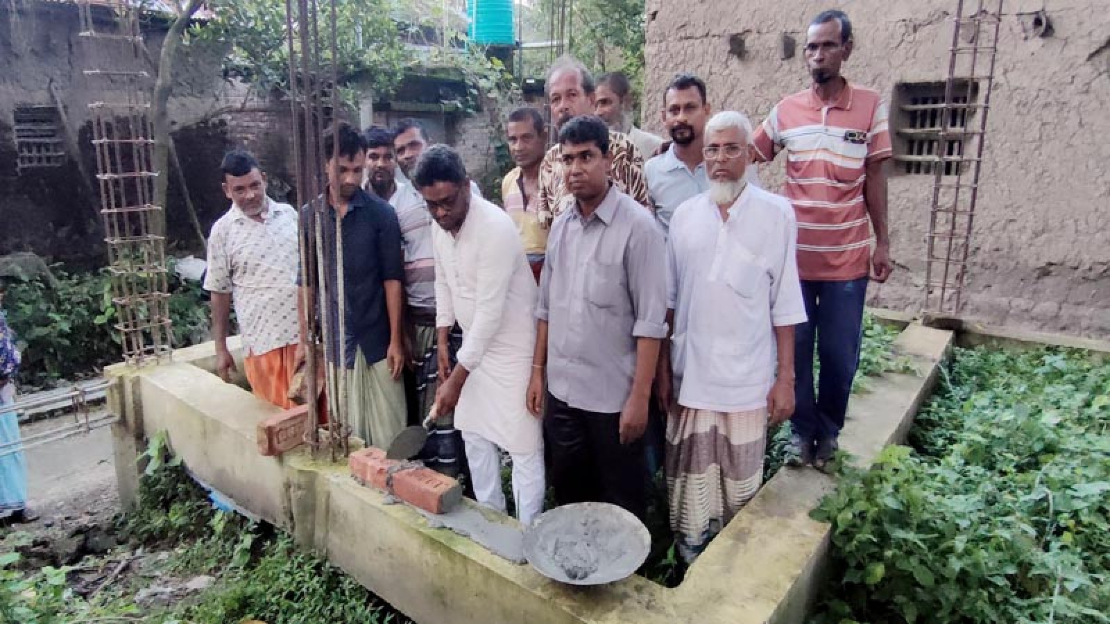 রাণীনগরে চেয়ারম্যানের অর্থায়নে মন্দির নির্মাণ