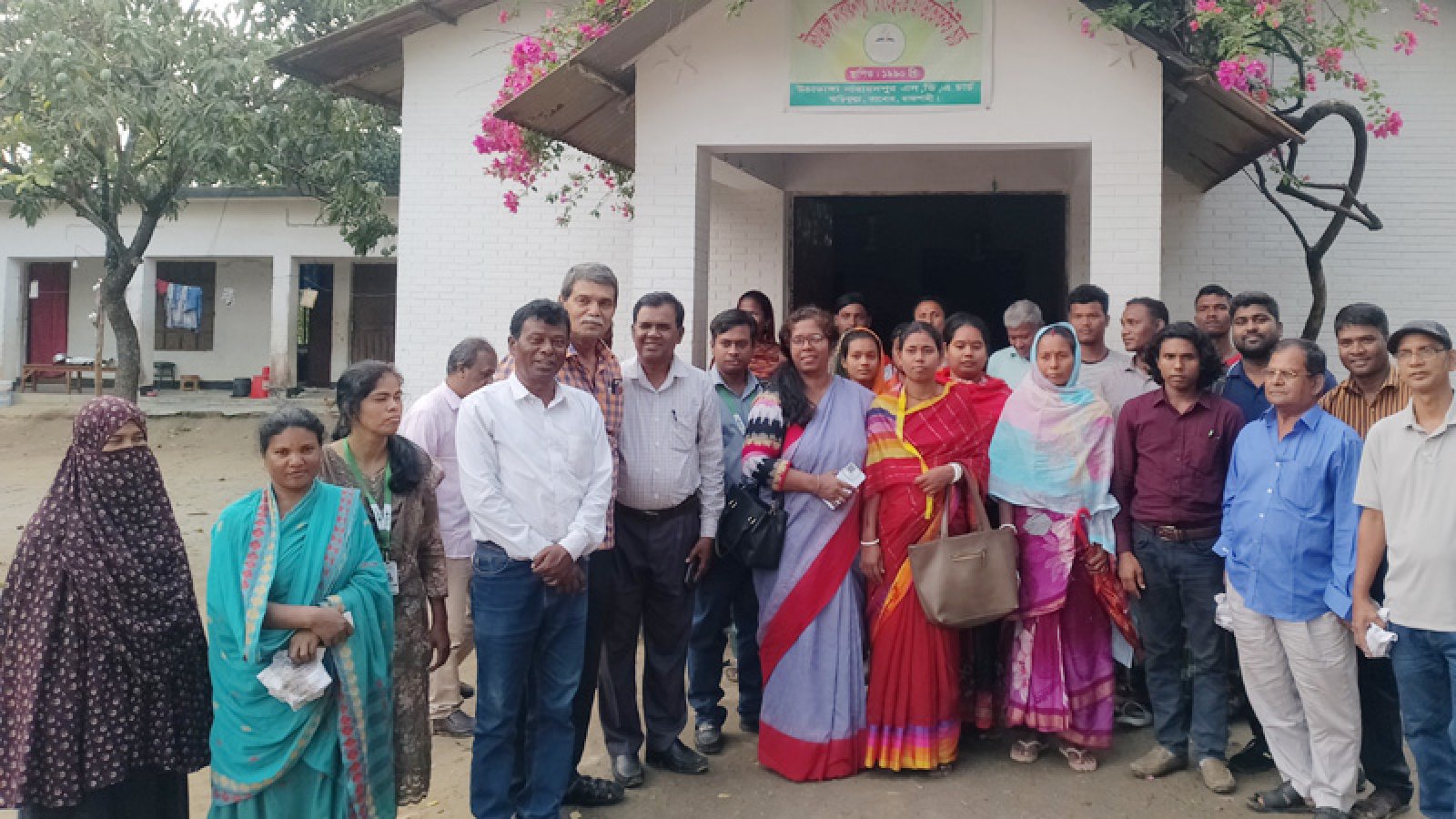 তানোরে জলবায়ুর প্রভাব পর্যবেক্ষণে ক্লাইমেট অ্যাডভোকেসি ফোরামের মাঠ পরিদর্শন