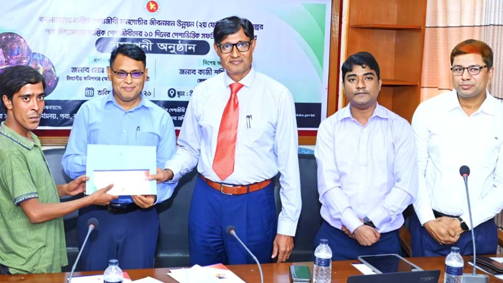 পুরোনো পেশায় নতুন স্বপ্ন, দিন বদলের আশায় পবার ৩০ কারিগর