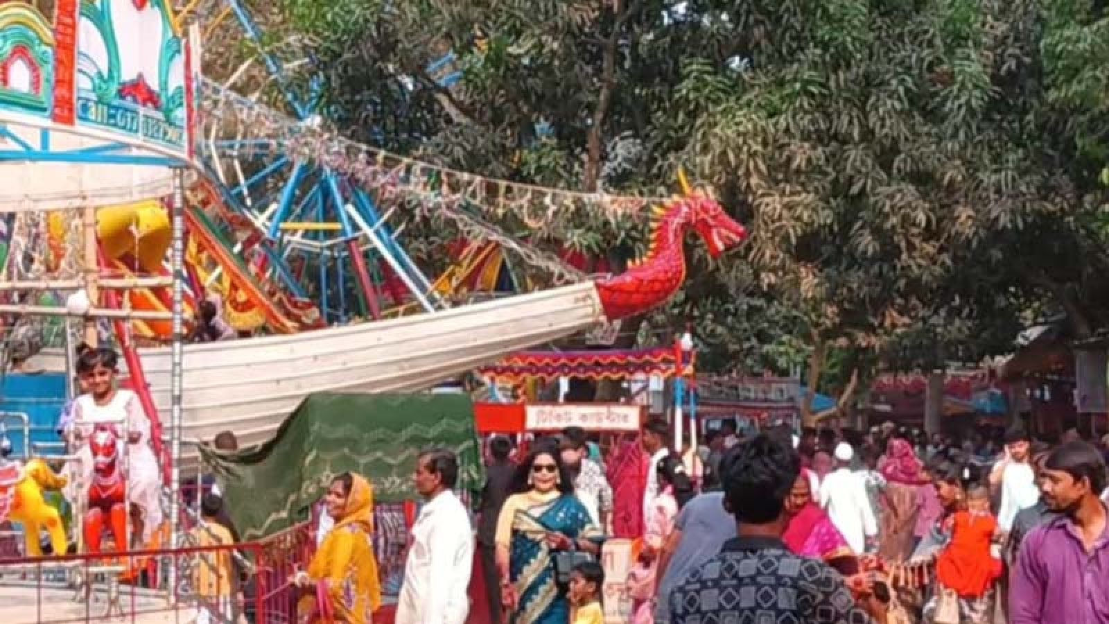 বাঘায় প্রথমদিন থেকেই ঐতিহাসিক ইদমেলা জমে উঠেছে