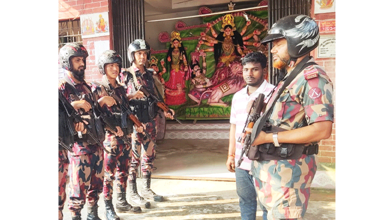 চাঁপাইনবাবগঞ্জে ১৯ প্লাটুন বিজিবি মোতায়েন