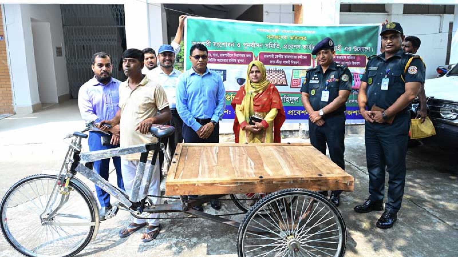 ২৪ বছর পর মুক্তি, জীবিকার ভরসা হলো জেলা প্রশাসকের দেওয়া ভ্যান