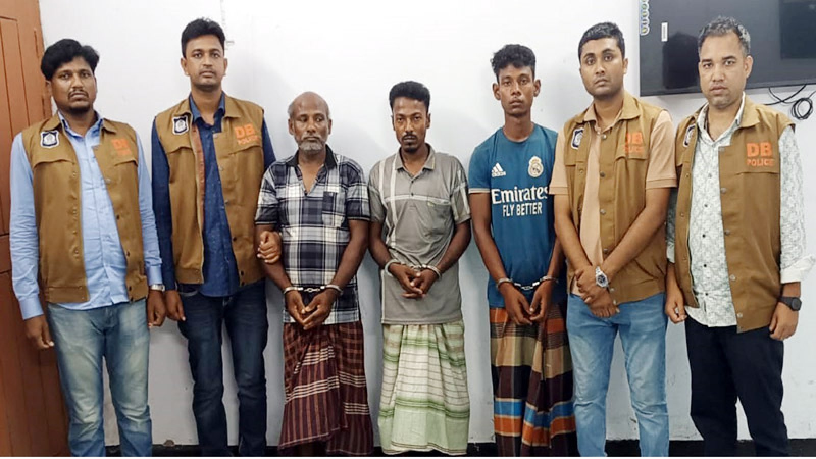 নওগাঁর চার হত্যাকাণ্ডের সঙ্গে জড়িতদের আদালতে দায় স্বীকার