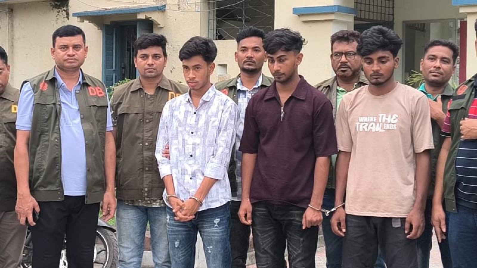 হত্যার আগে ধর্ষণ করা হয় স্কুলছাত্রীকে, বস্তাবন্দি করে ফেলা হয় নদীতে