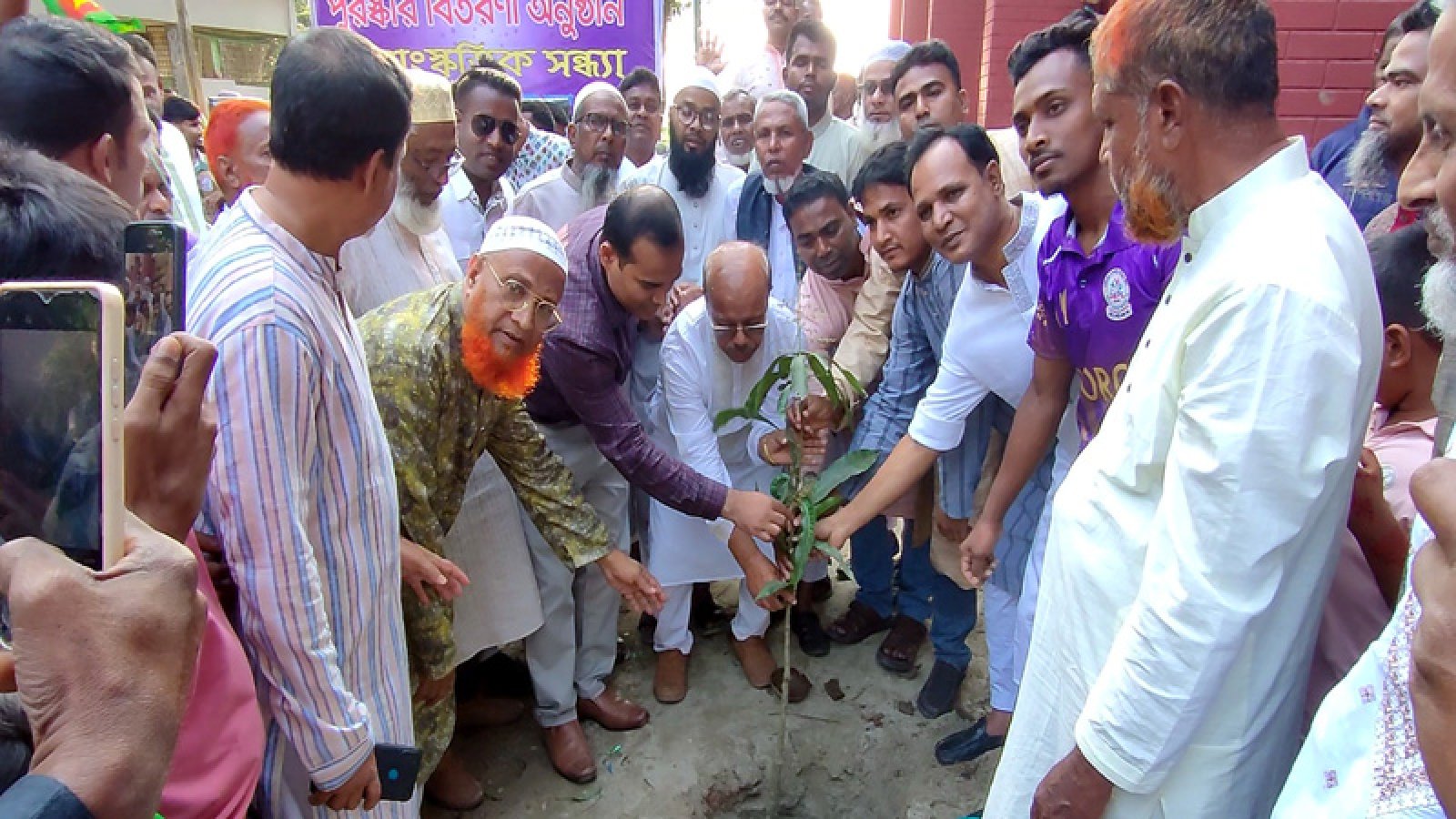 রাণীনগরে গ্রামীণ পাঠাগারের উদ্যোগে মাদক বিরোধী র‌্যালী-বৃক্ষ রোপন