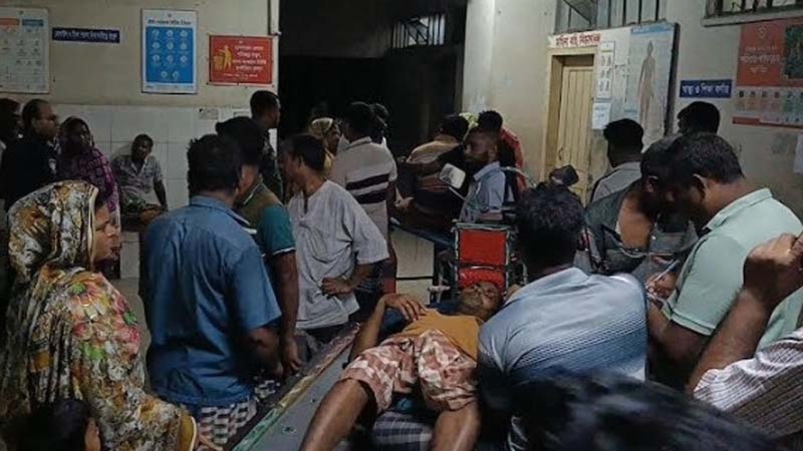 শিবগঞ্জে ভুটভুটি খাদে পড়ে বাবা-ছেলেসহ নিহত ৩, আহত ৮