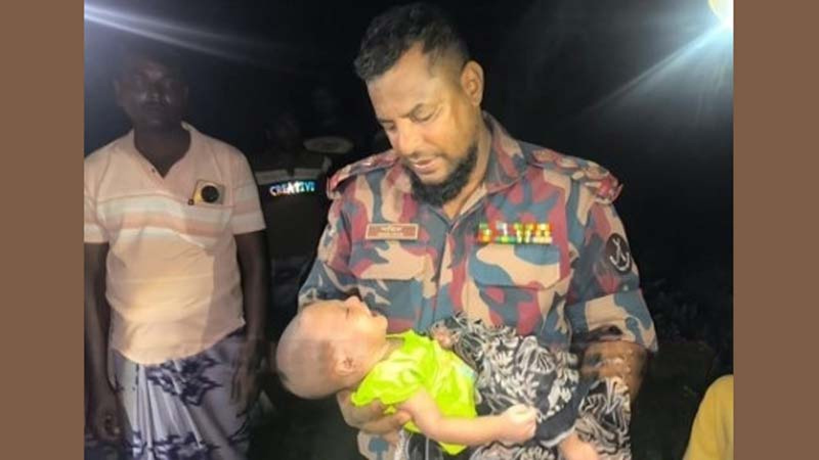 পদ্মায় নৌকাডুবি: বিএসএফের উদ্ধার অভিযানে বেঁচে গেল ২০ দিনের তানিশা!