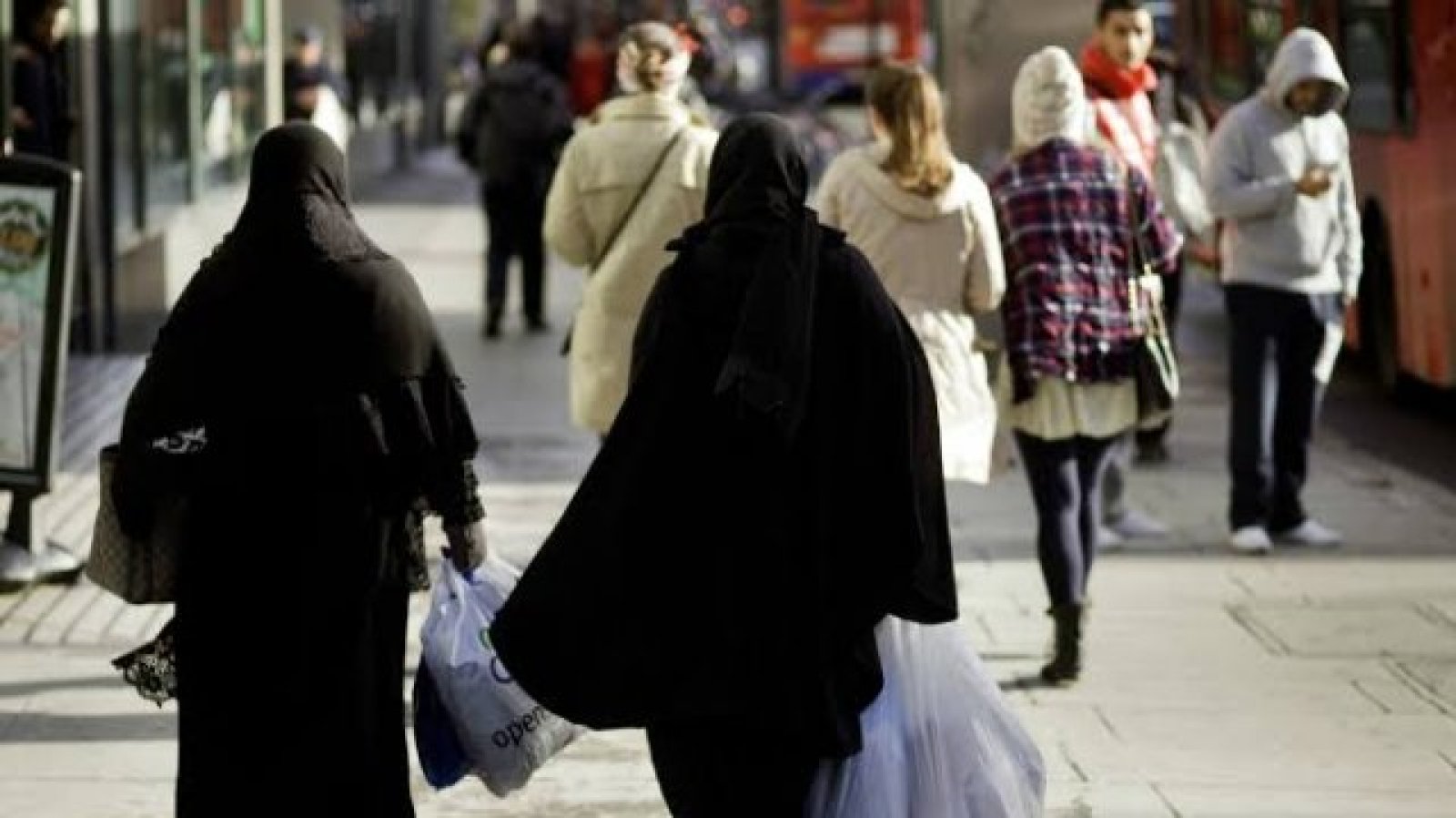 ৬৫ শতাংশ ব্রিটিশ-বাংলাদেশি শিশু ‘চরম দারিদ্র্যসীমায়’