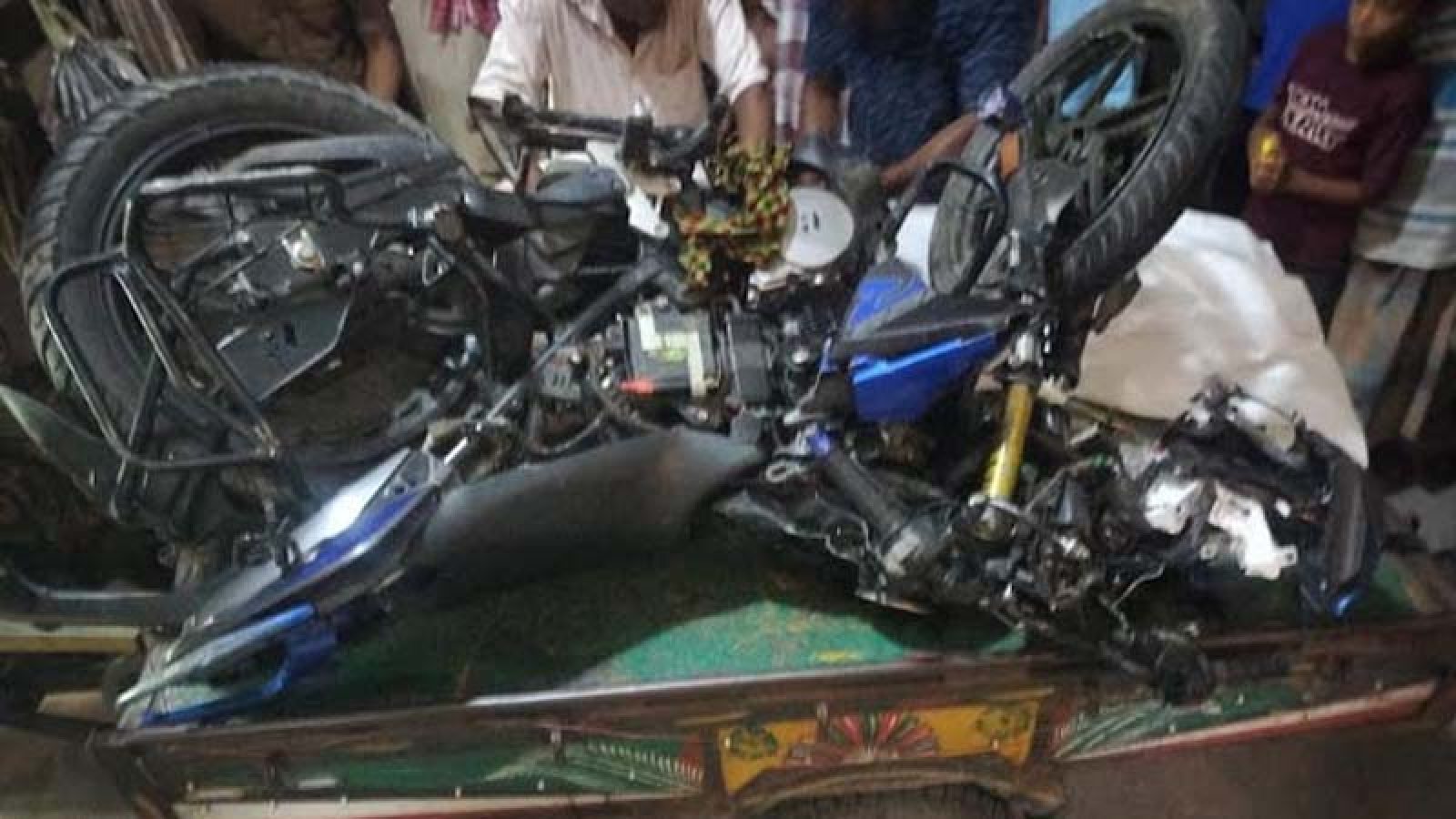 ফরিদপুরে গাড়িচাপায় বাইক আরোহী ৩ বন্ধু নিহত