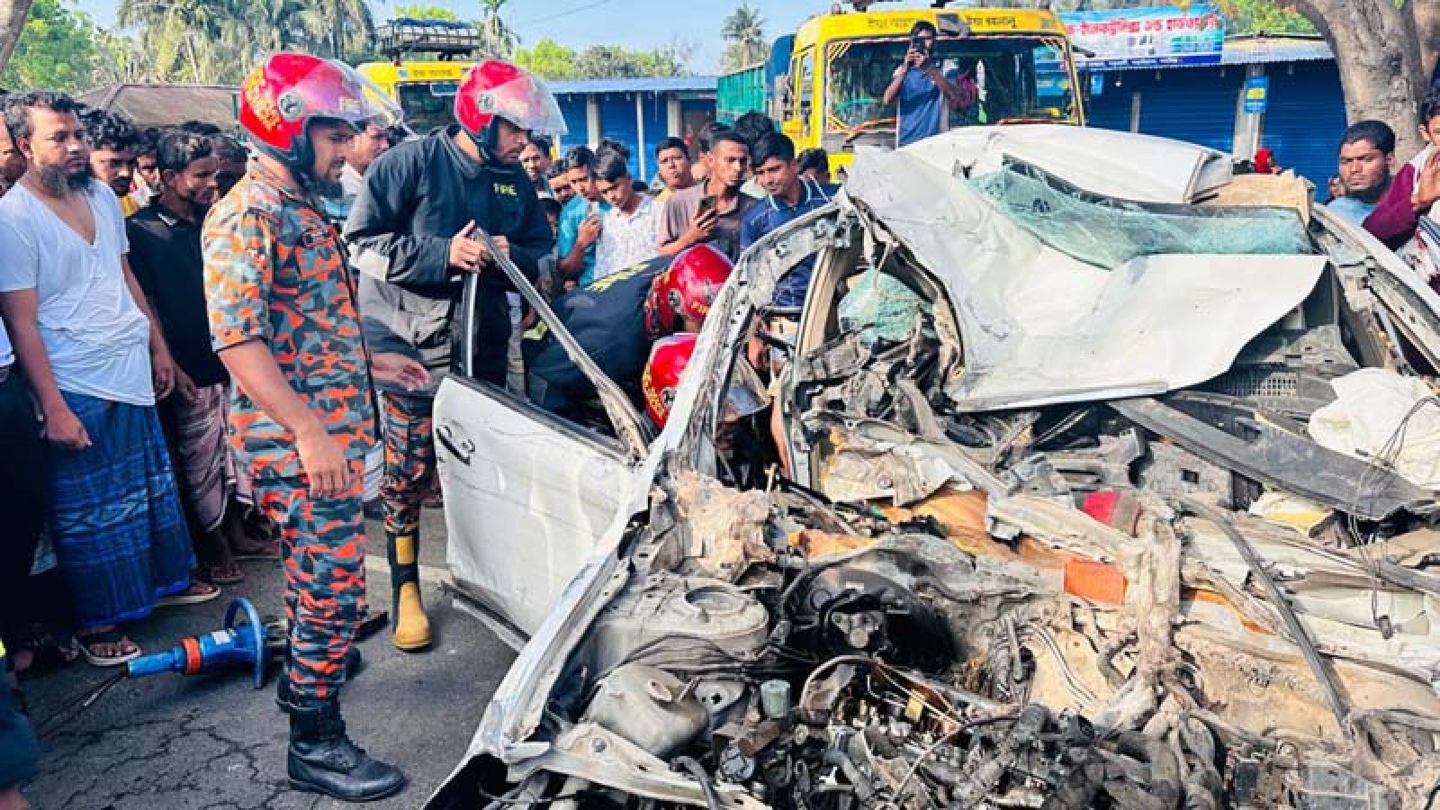 নাটোরে পৃথক সড়ক দুর্ঘটনায় মোটরসাইকেল ও কার চালক  নিহত, আহত-২