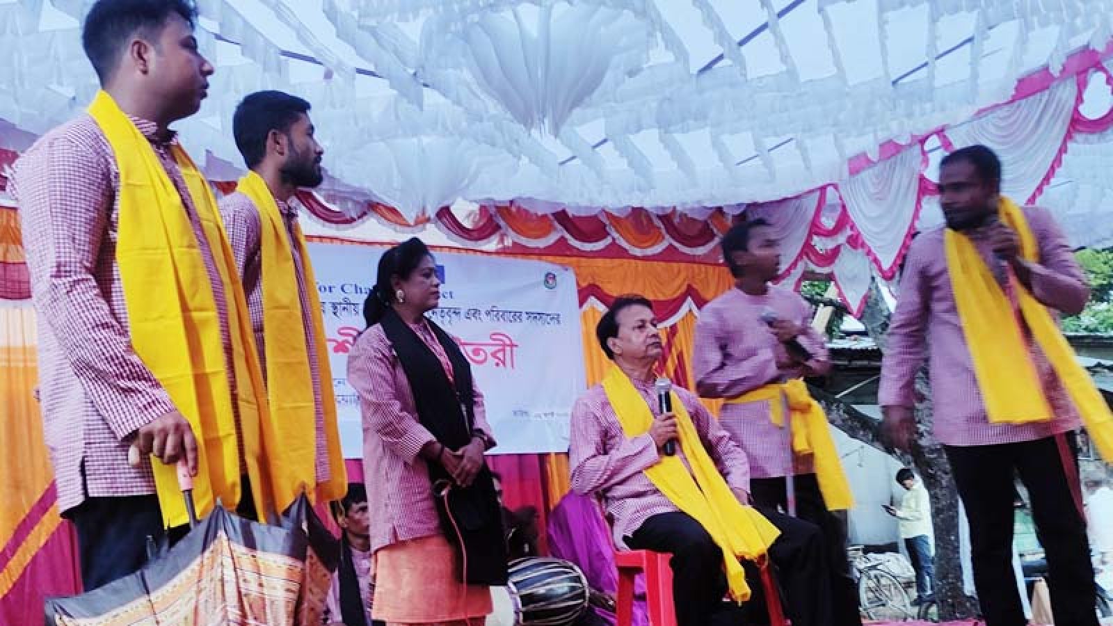 বদলগাছীতে সংবেদনশীলতা তৈরিতে কিচ্ছা গানের আসর