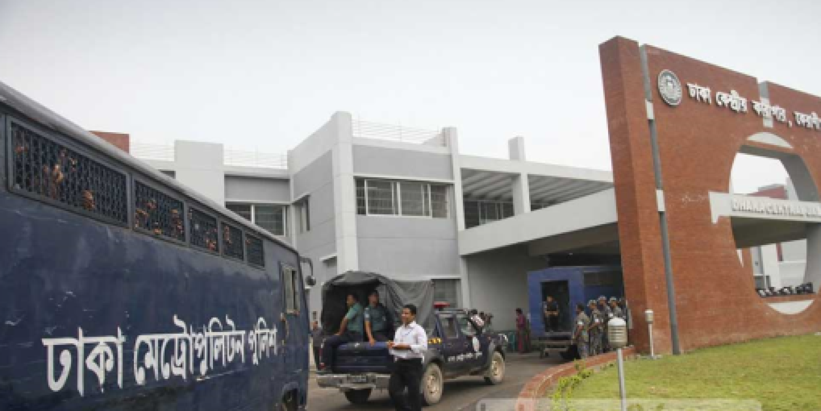 পোস্টাল ব্যালটে ভোট দিয়েছেন কারাবন্দি ২০ সাবেক মন্ত্রী, এমপি, আমলা