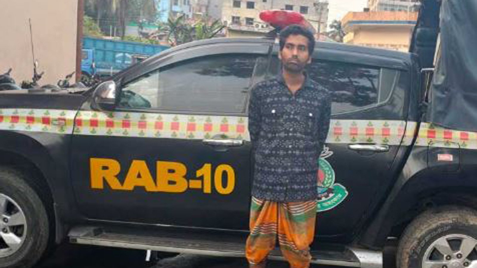 ফরিদপুরে দাদী-ফুফুসহ ৩ জনকে কুপিয়ে হত্যা: যুবক আটক