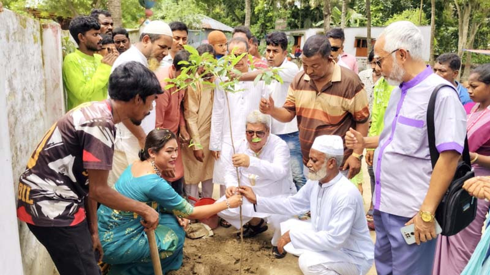 নকশী কাঁথার আয়েই শিক্ষা, বিদ্যানিকেতনে ফল প্রকাশে উৎসবের আমেজ