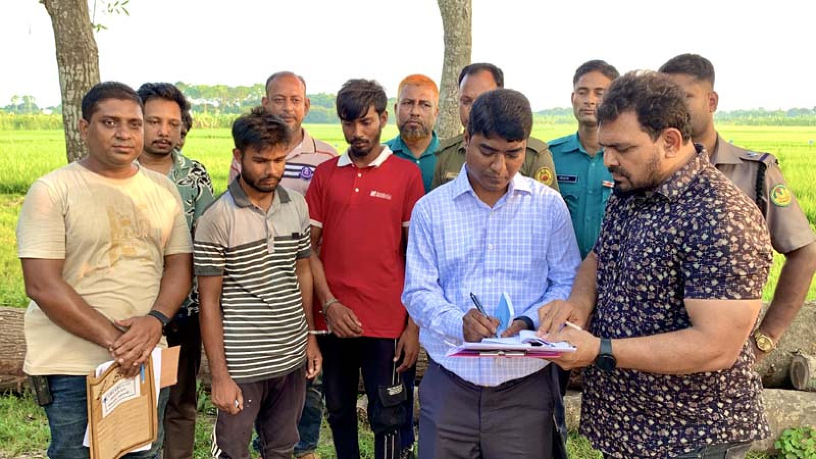 পবায় ইয়াবা সেবনের দায়ে দুই তরুণের ছয় মাসের কারাদণ্ড, নয় পিচ ইয়াবা ধ্বংস