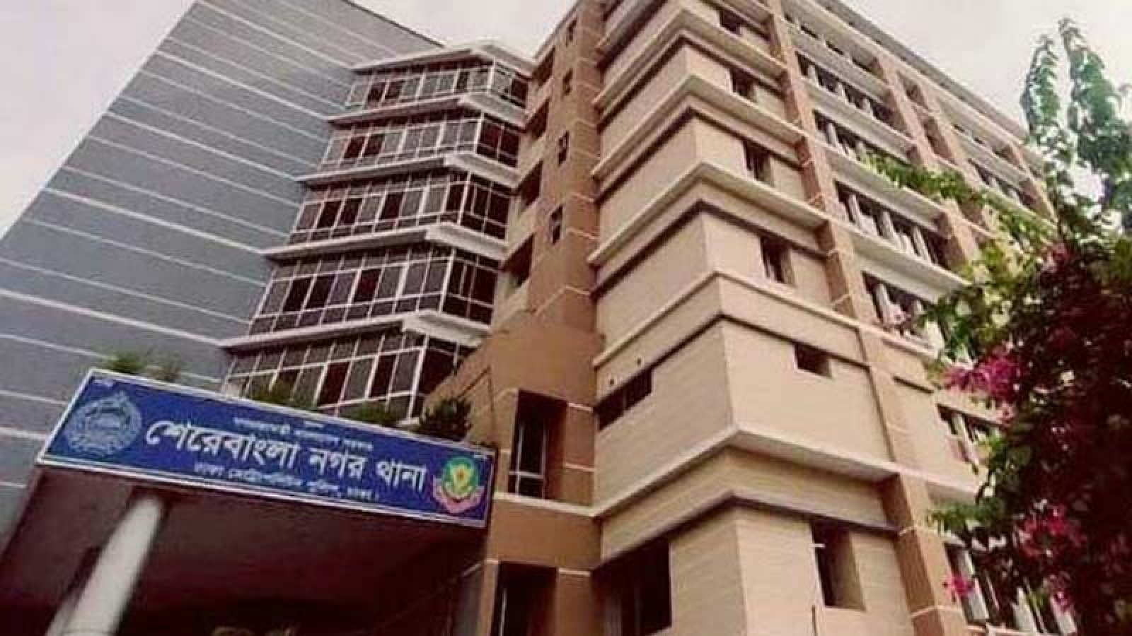 ছিনতাইকারী ধরতে গিয়ে ছুরিকাঘাতে দুই পুলিশ সদস্য আহত, আটক ২