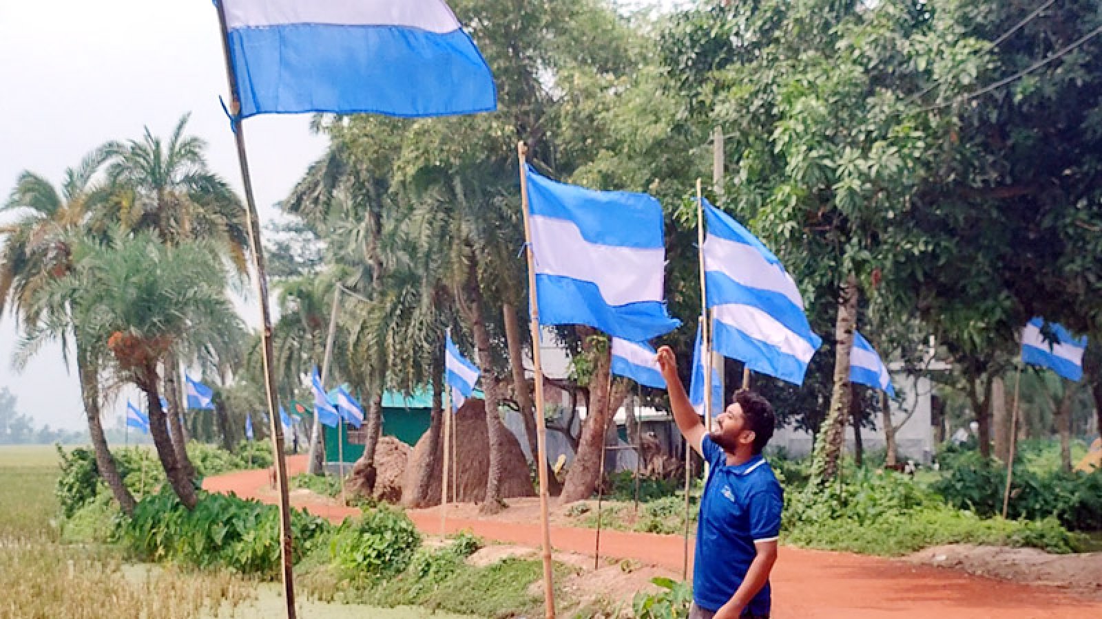 রাণীনগরের প্রত্যন্ত গ্রামে উড়ছে ব্রাজিল-আর্জেটিনা ফুটবল দলের শত শত পতাকা