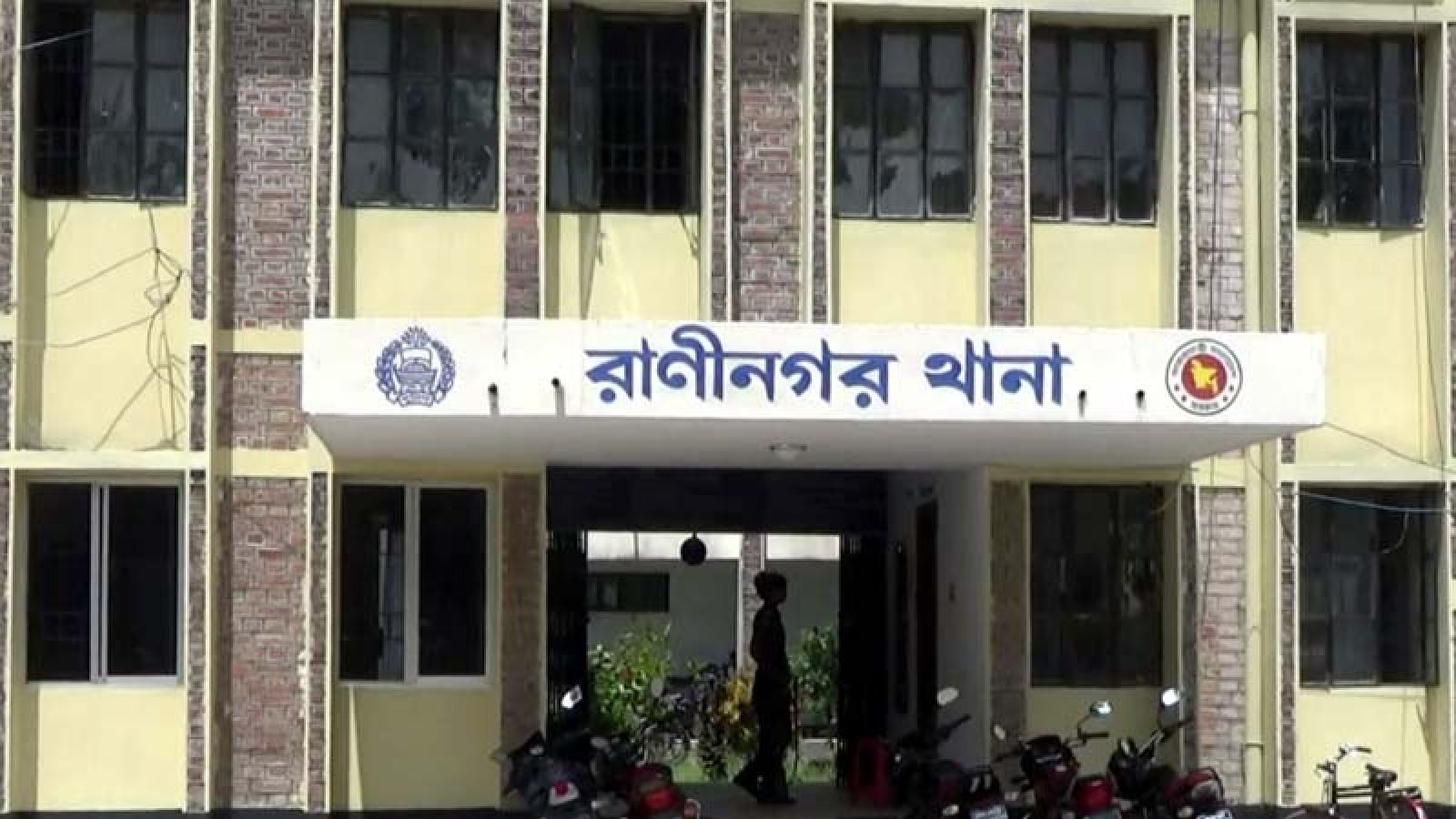 রাণীনগরে পরকীয়ার জেরে স্ত্রীকে হারিয়ে দিশেহারা স্বামী, লাখ টাকা মাতবরদের পকেটে