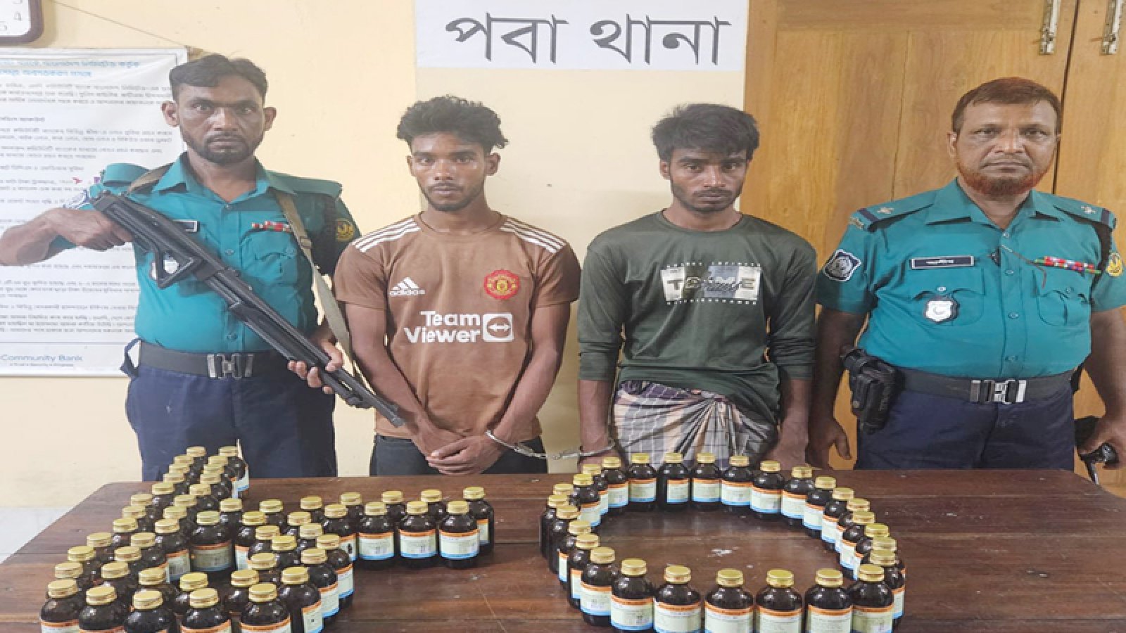 পবায় থানা ৮০ বোতল অ্যালকোহল ও ১০ পিস ট্যাপেন্টাডল ট্যাবলেটসহ দুই মাদক কারবারি গ্রেপ্তার