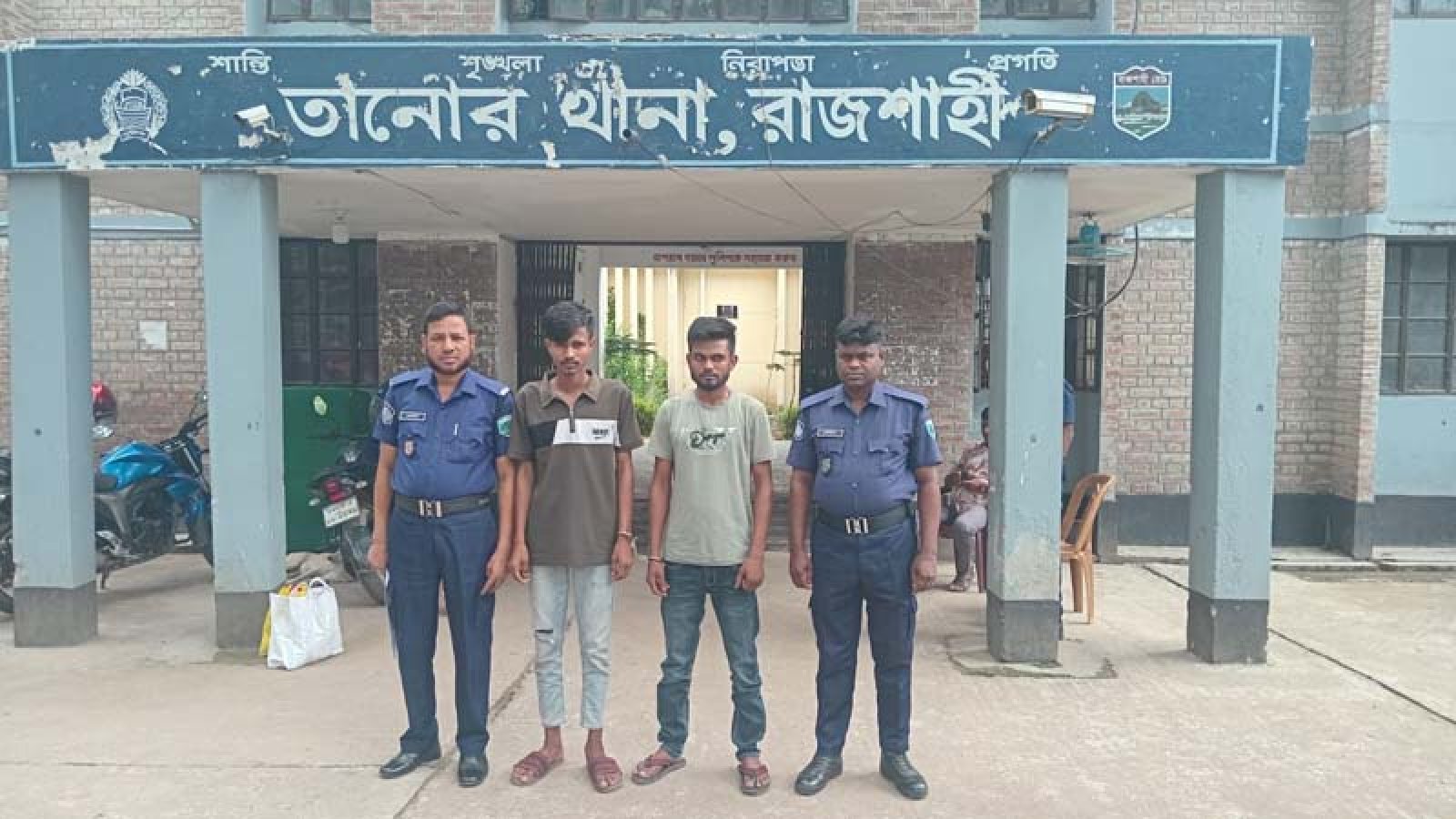 তানোরে ইয়াবাসহ দুই মাদক ব্যবসায়ী গ্রেফতার