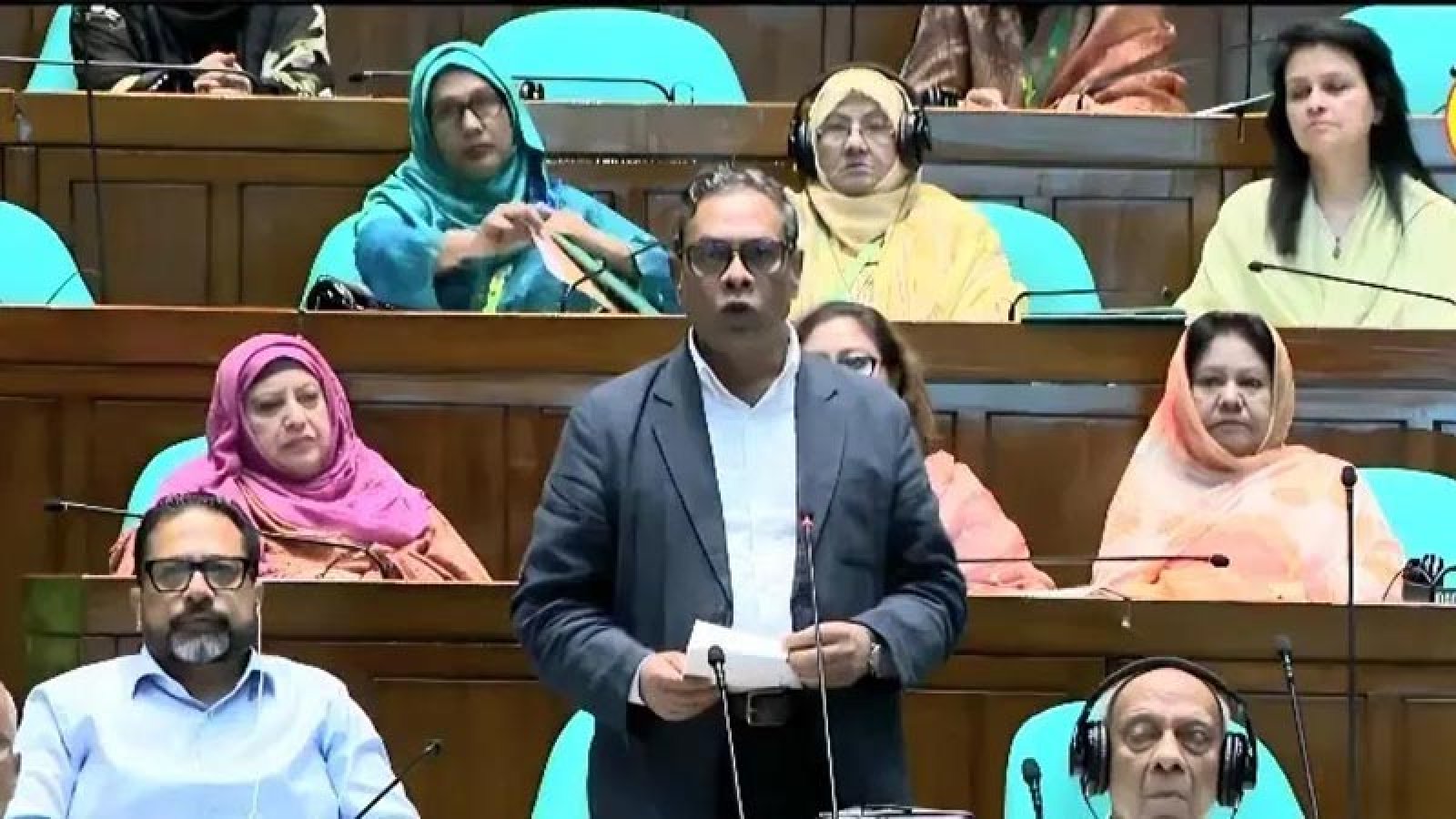 ভিড় কমাতে জেলা হাসপাতাল পূর্ণাঙ্গ করা হবে: স্বাস্থ্য প্রতিমন্ত্রী