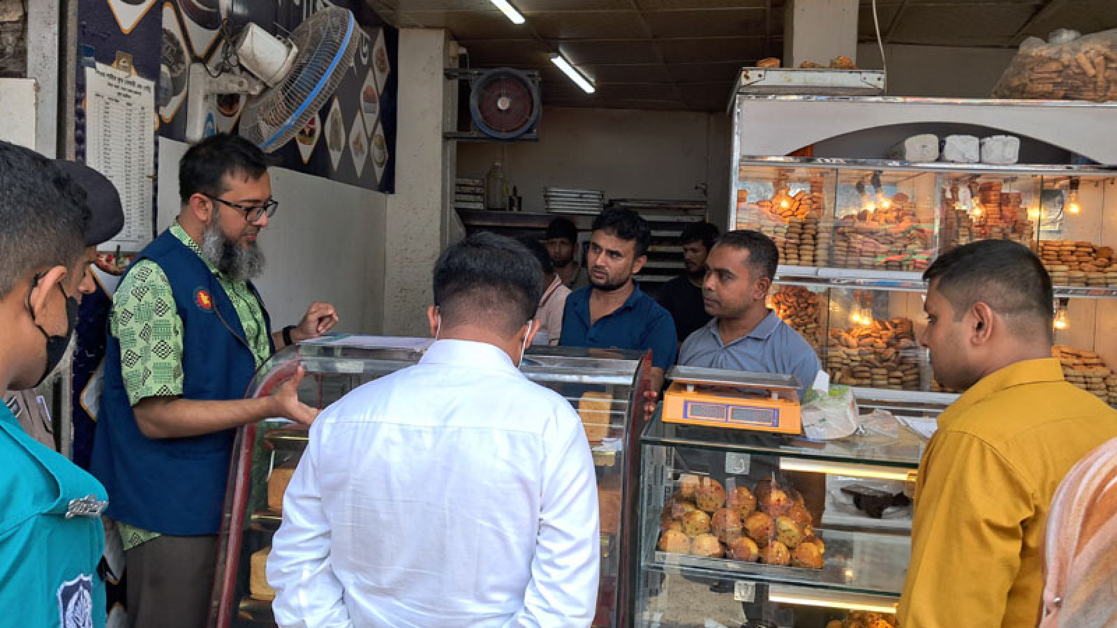 রাজশাহীতে বিএসটিআই’র অনুমোদনহীন লাইভ বেকারিকে জরিমানা