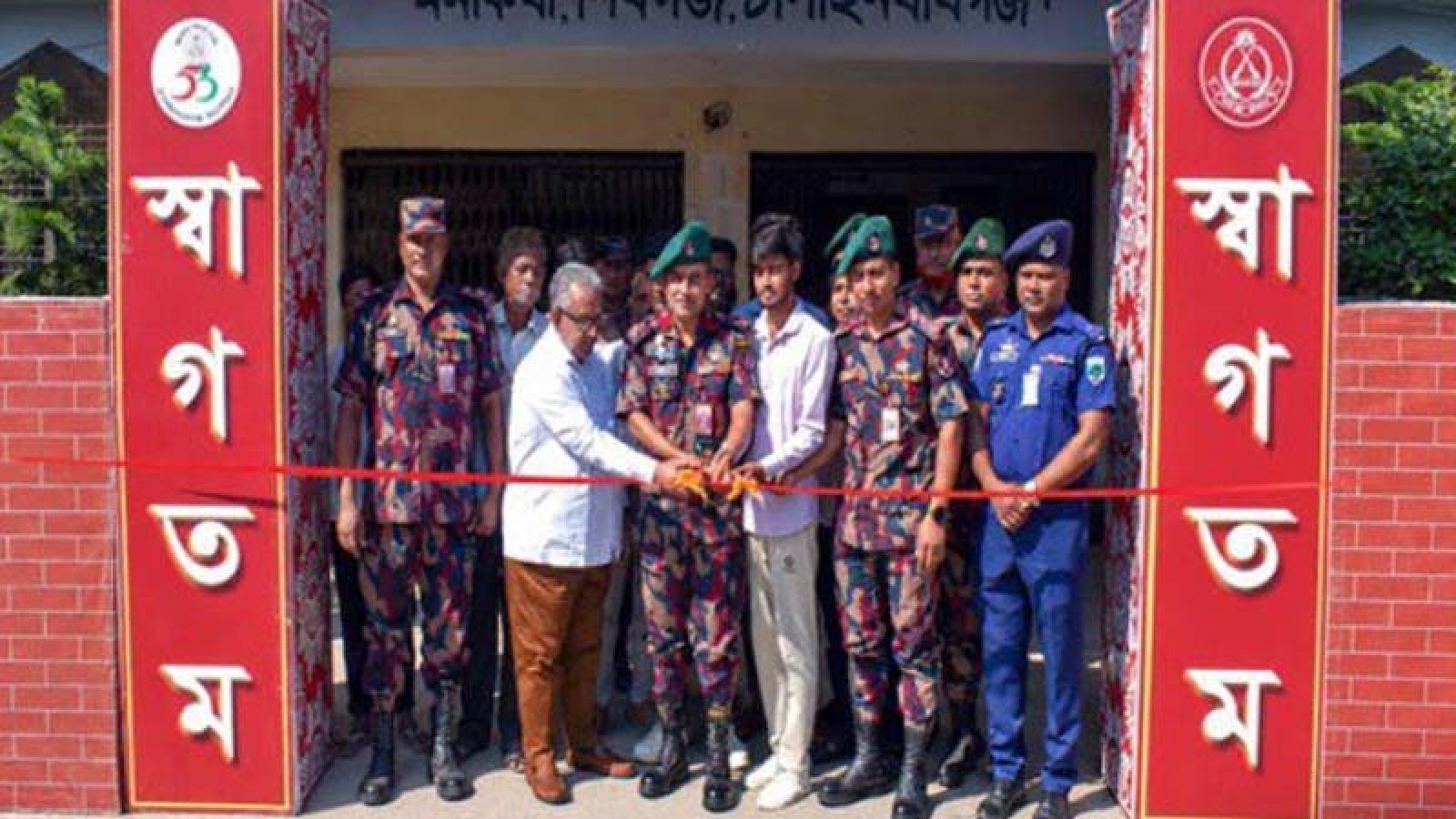 মনাকষায় ৩৫ তরুণকে মোবাইল সার্ভিসিং প্রশিক্ষণ দিচ্ছে ৫৩ বিজিবি