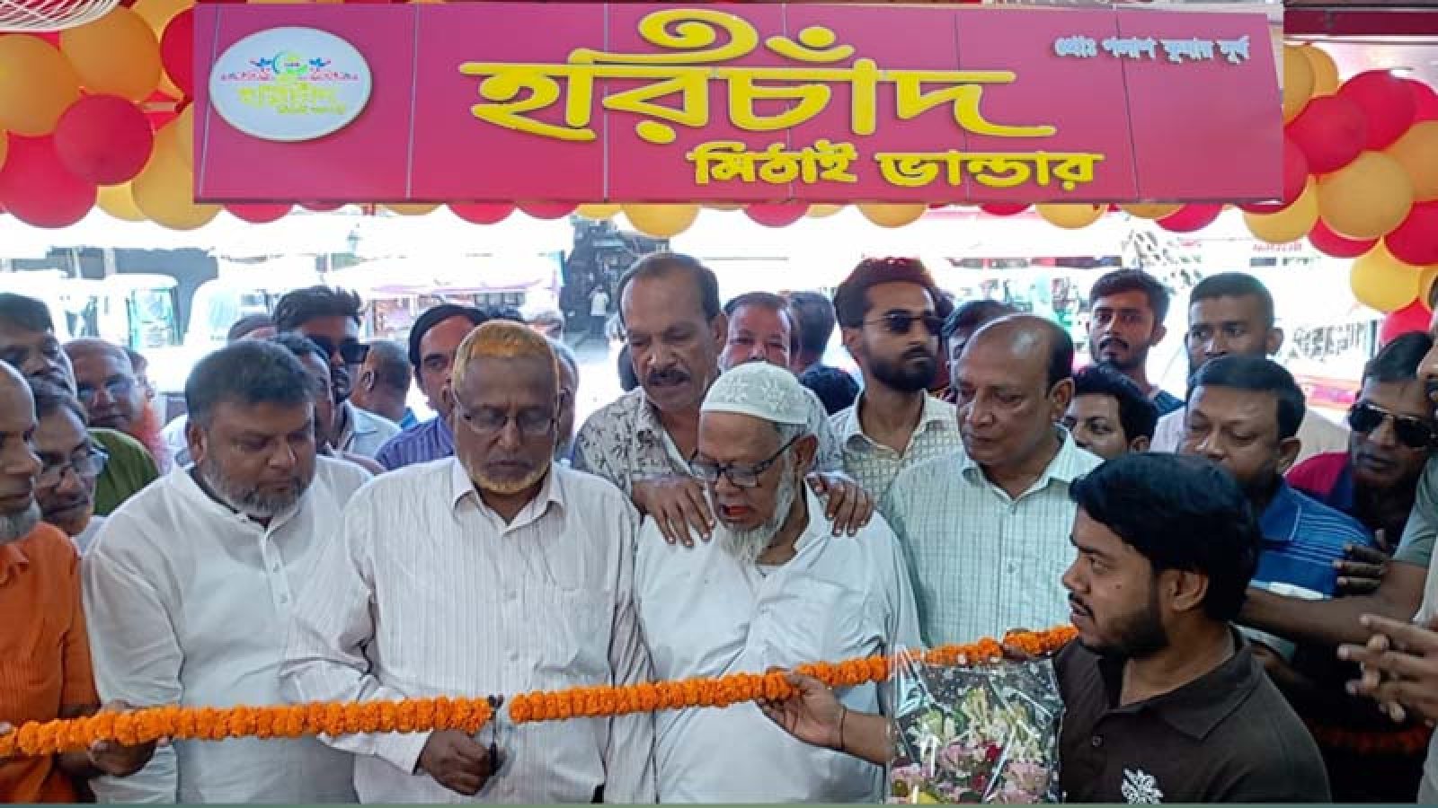 পুঠিয়ায় হরিচাঁদ মিঠাই ভান্ডারের বানেশ্বরে ৫ম শাখার উদ্বোধন