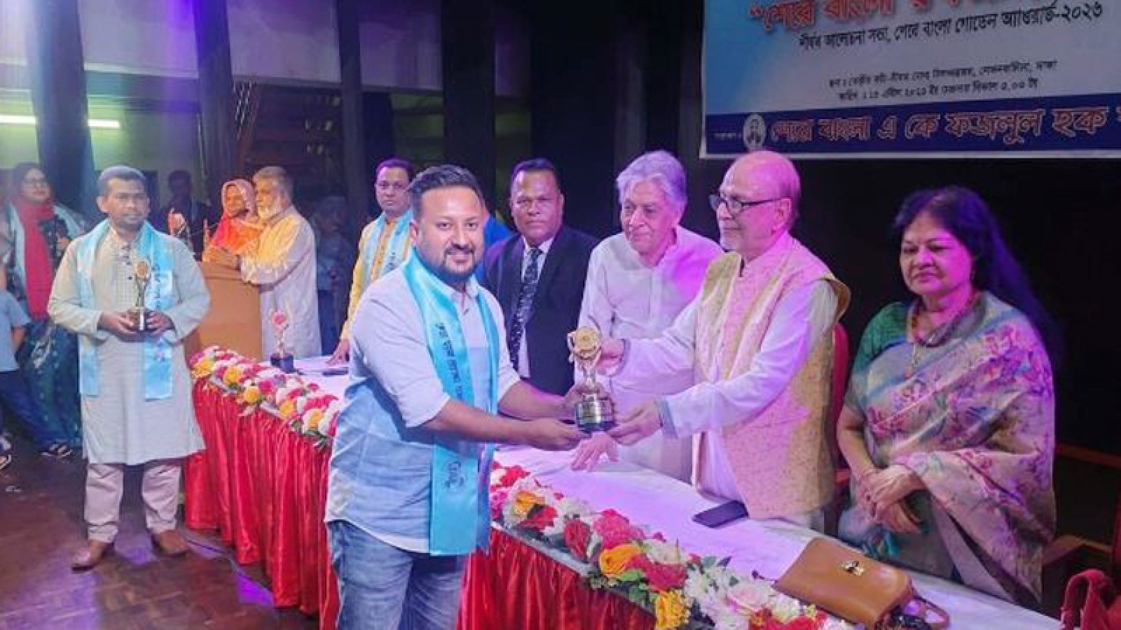 বগুড়ায় সাংবাদিকতায় গোল্ডেন অ্যাওয়ার্ড পেলেন নাজমুল হুদা