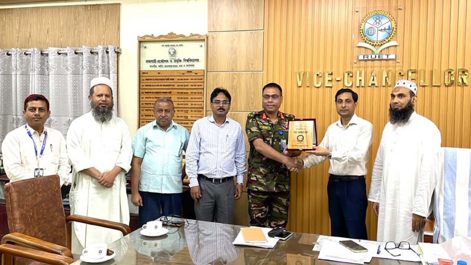 রুয়েটের উপাচার্যের সাথে বিএইউইটির উপাচার্যের সৌজন্য সাক্ষাত