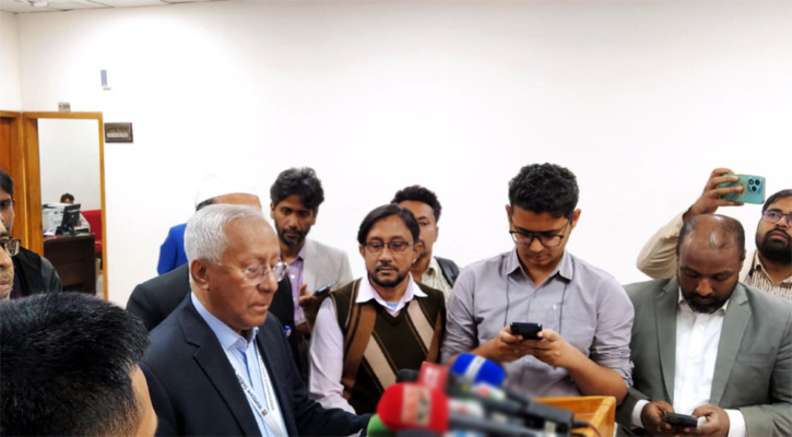ভোট পর্যবেক্ষণে আসবেন প্রায় ৫০০ বিদেশি সাংবাদিক-পর্যবেক্ষক
