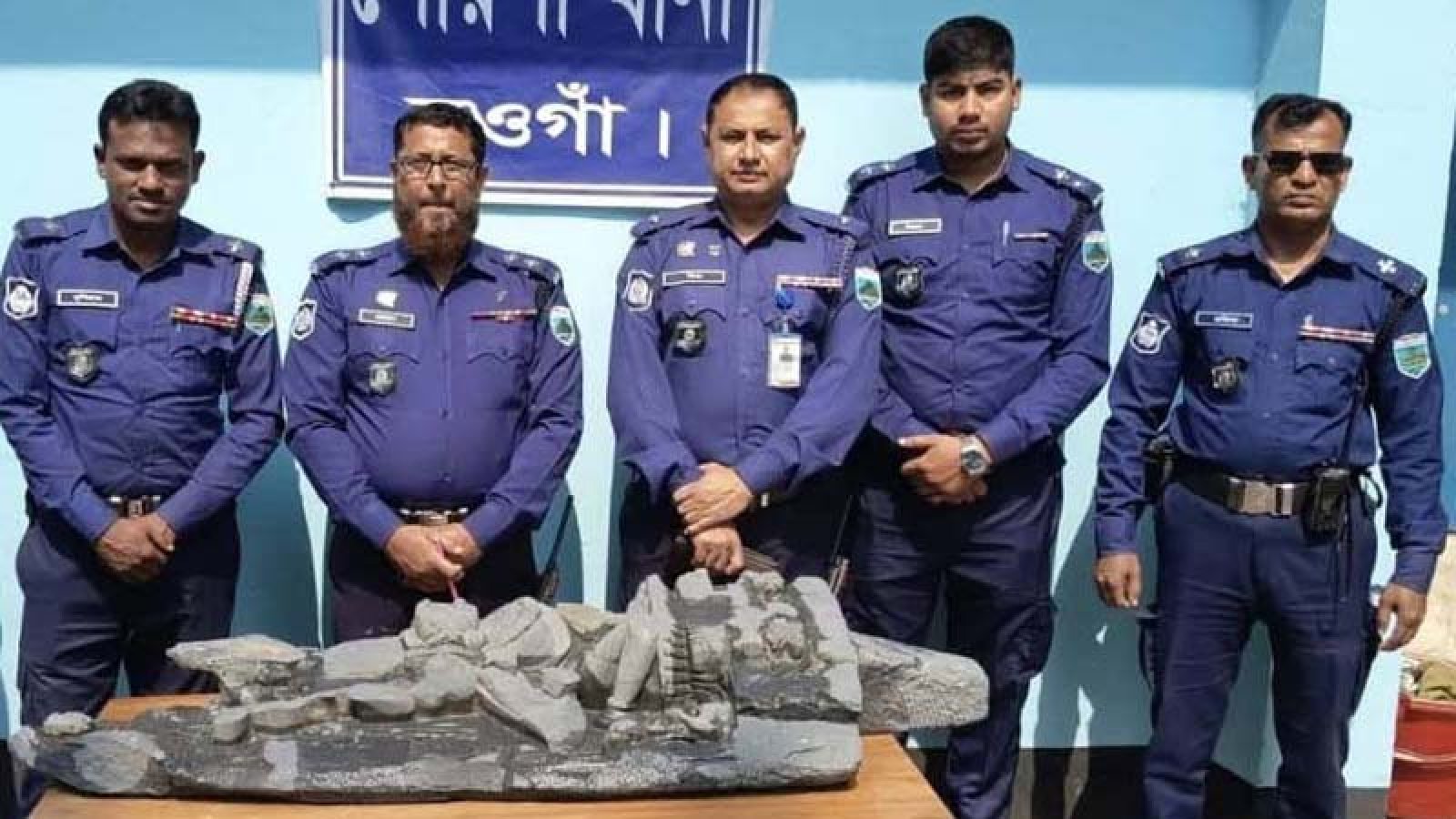 পোরশায় ১৩৭কেজি ওজনের কষ্টিপাথরের মূর্তি উদ্ধার