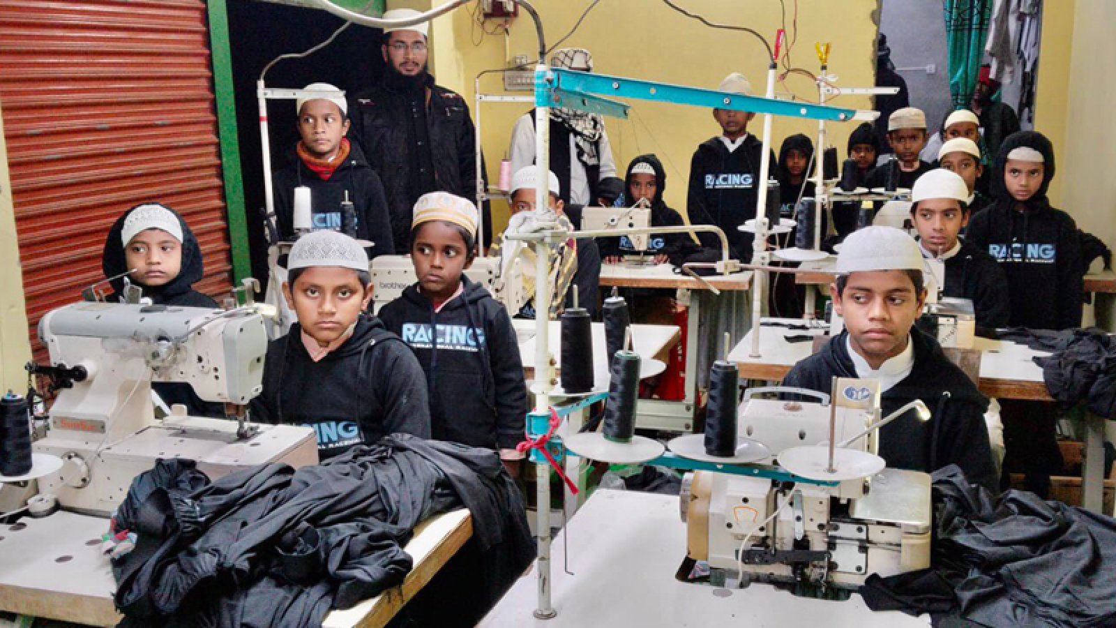 বগুড়ার এক মাদ্রাসায় ব্যতিক্রমী উদ্যোগ,দ্বীনি শিক্ষার পাশাপাশি কারিগরি প্রশিক্ষণ