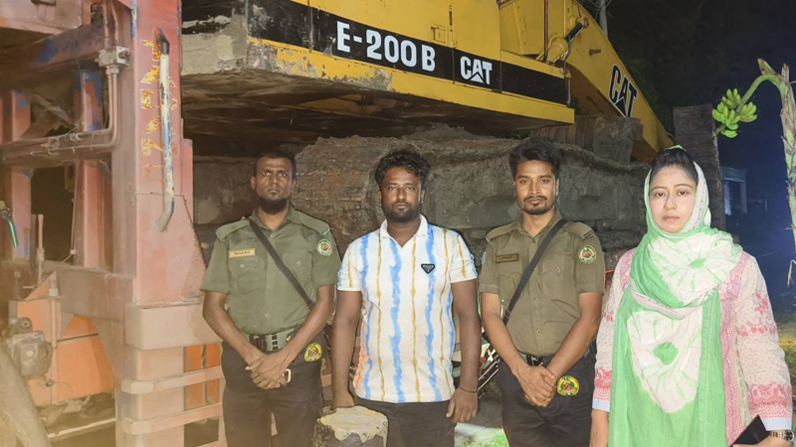 দুর্গাপুরে পুকুর খননের অভিযোগে দু’জন আটক