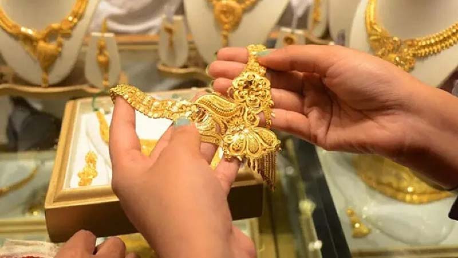 সোনার নতুন দাম নির্ধারণ, ভরি কত?