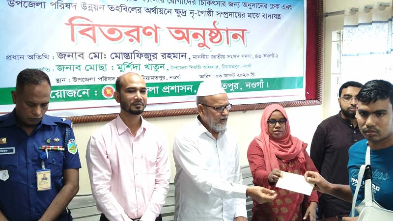 নিয়ামতপুরে মাসিক সভা, চেক ও বাদ্যযন্ত্র বিতরণ