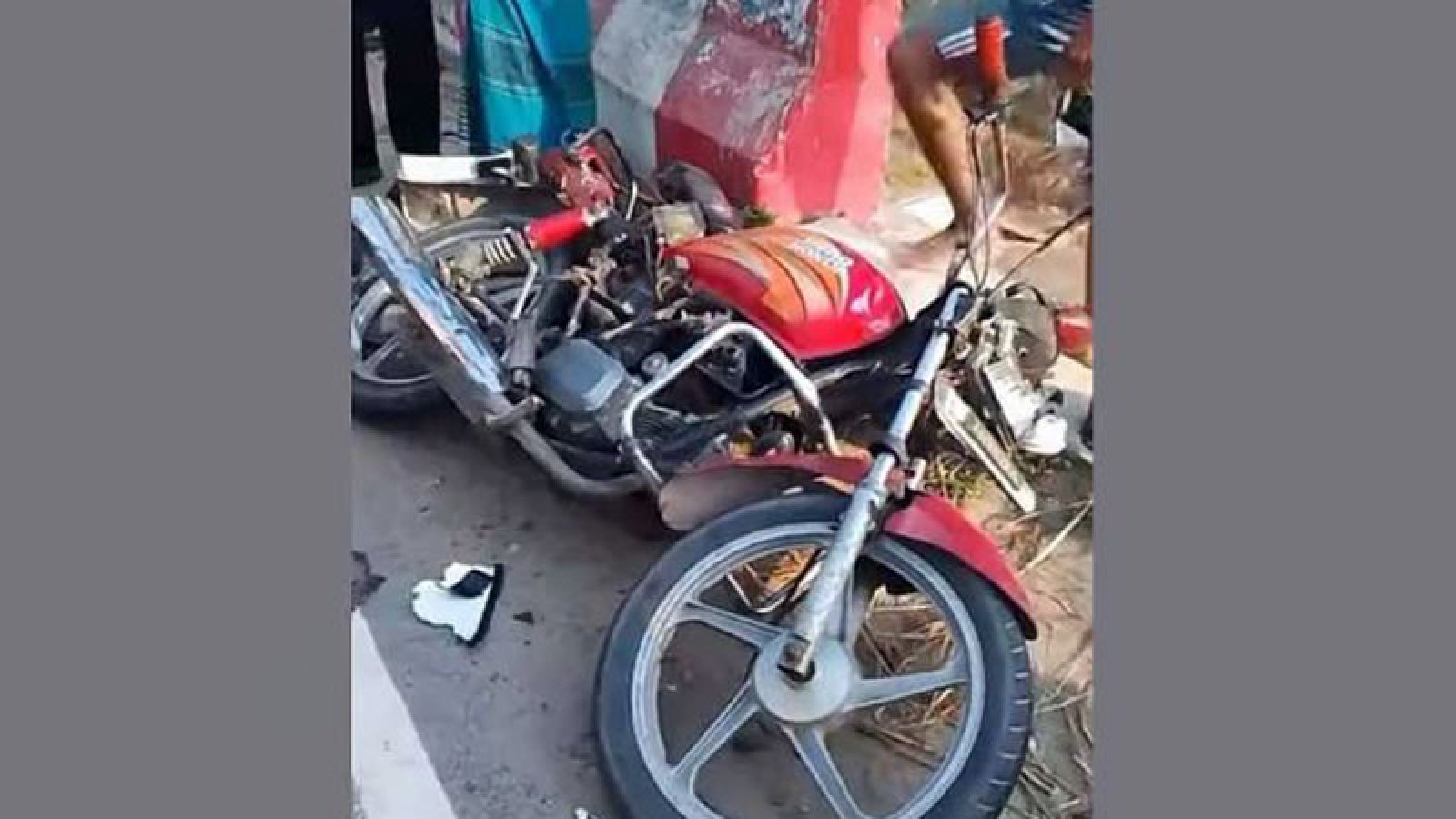 মোটরসাইকেল চালানো শেখাতে গিয়ে ট্রাকে ধাক্কা, মামা-ভাগিনার মৃত্যু