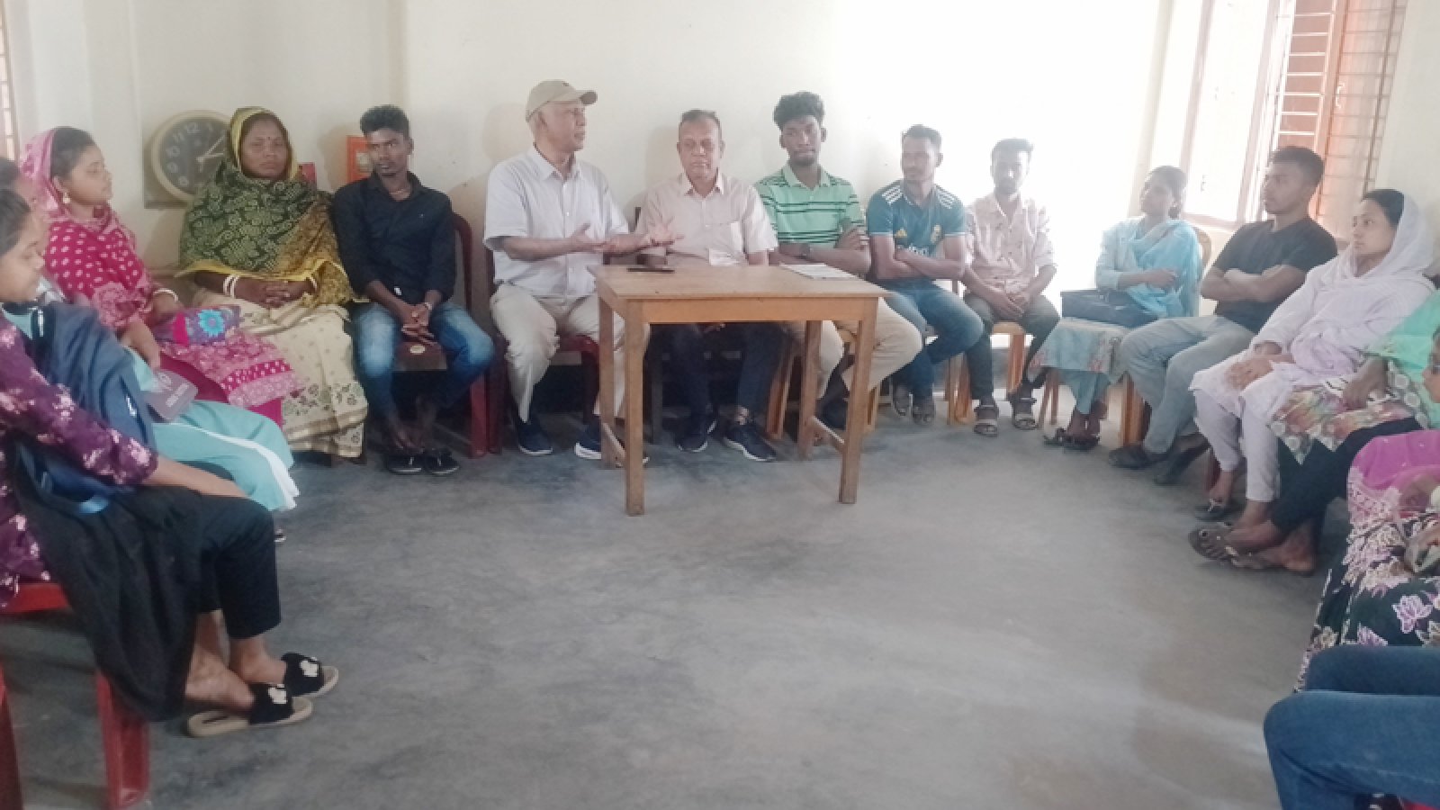 আইইডির নির্বাহী পরিচালকের সঙ্গে উন্নয়ন প্রশিক্ষণার্থীদের মতবিনিময়
