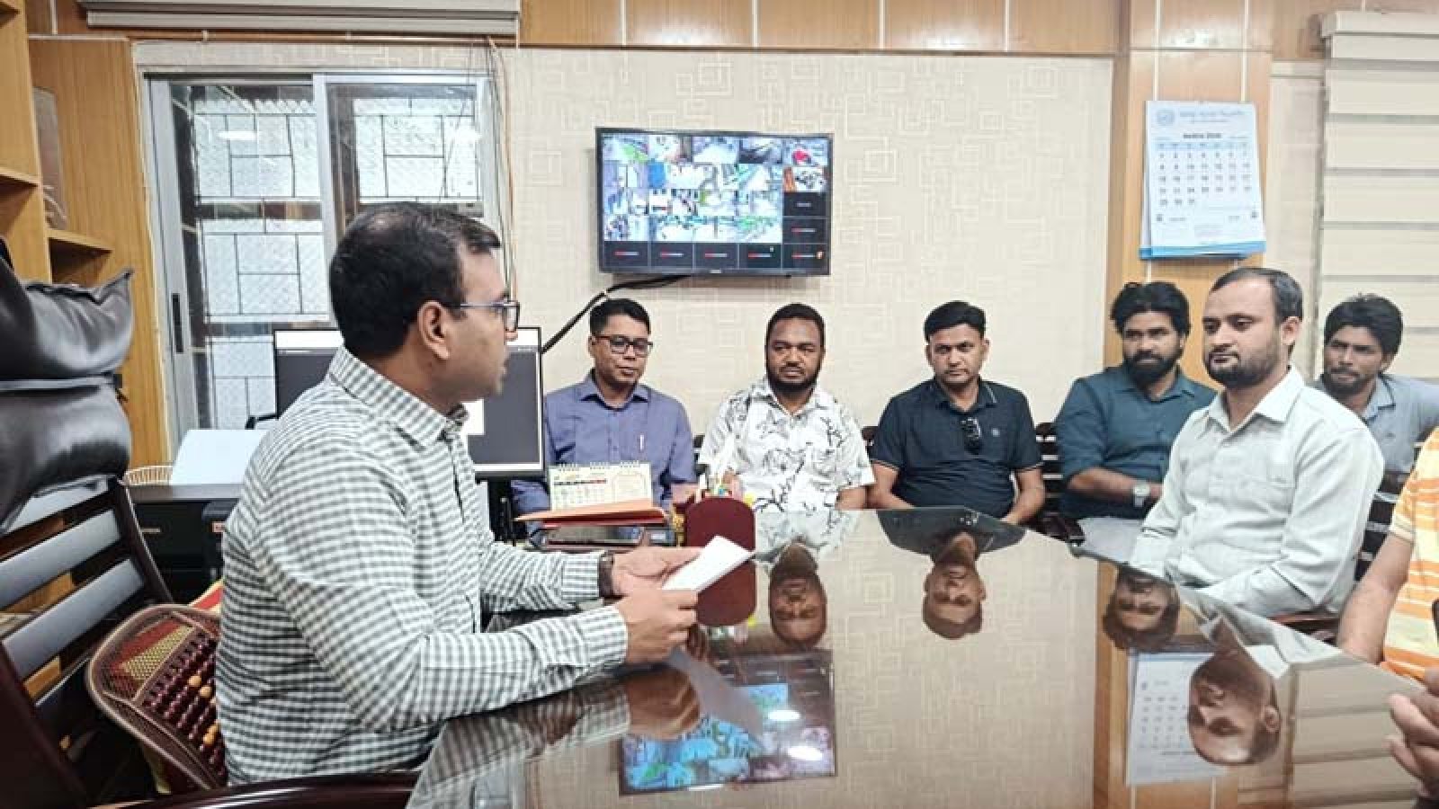 গোমস্তাপুরে পেট্রোল পাম্প মালিকদের নিয়ে ইউএনওর মতবিনিময়