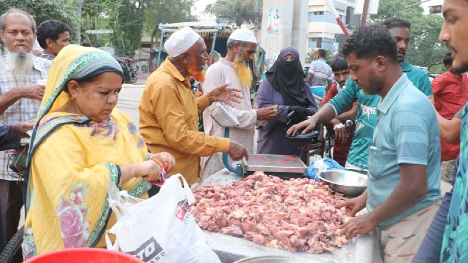 কোরবানির সংগৃহীত করা মাংসের দামও ৮০০ টাকা কেজি