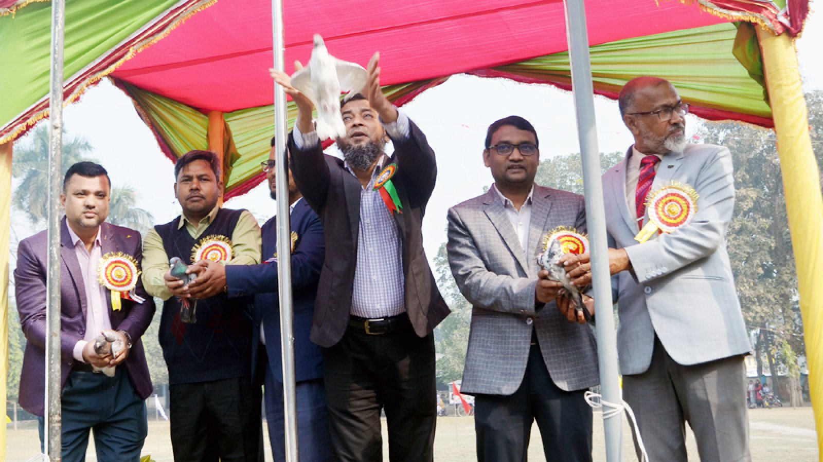 লালপুরে বার্ষিক ক্রীড়া প্রতিযোগিতা ও পুরস্কার বিতরণী