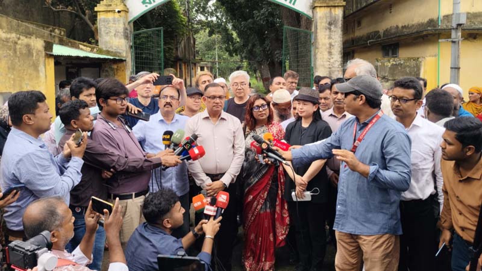 রাজশাহীর রেশমে ফিরছে গৌরব, চিনের বাজারে বাড়ছে সম্ভাবনা